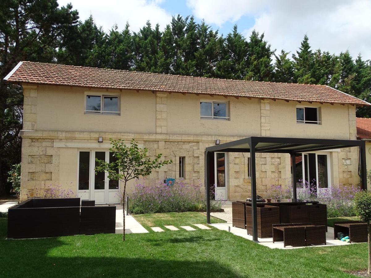 Villa Entiere Du Chateau Lacroix De Civrac 3 Ch, 3 Sdb, Piscine Xxl,Sauna, 4 Etoiles,7 Pers 외부 사진