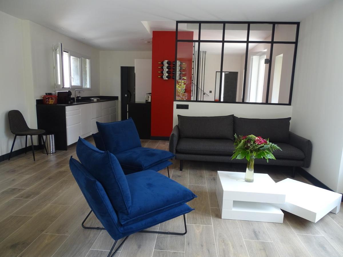 Villa Entiere Du Chateau Lacroix De Civrac 3 Ch, 3 Sdb, Piscine Xxl,Sauna, 4 Etoiles,7 Pers 외부 사진