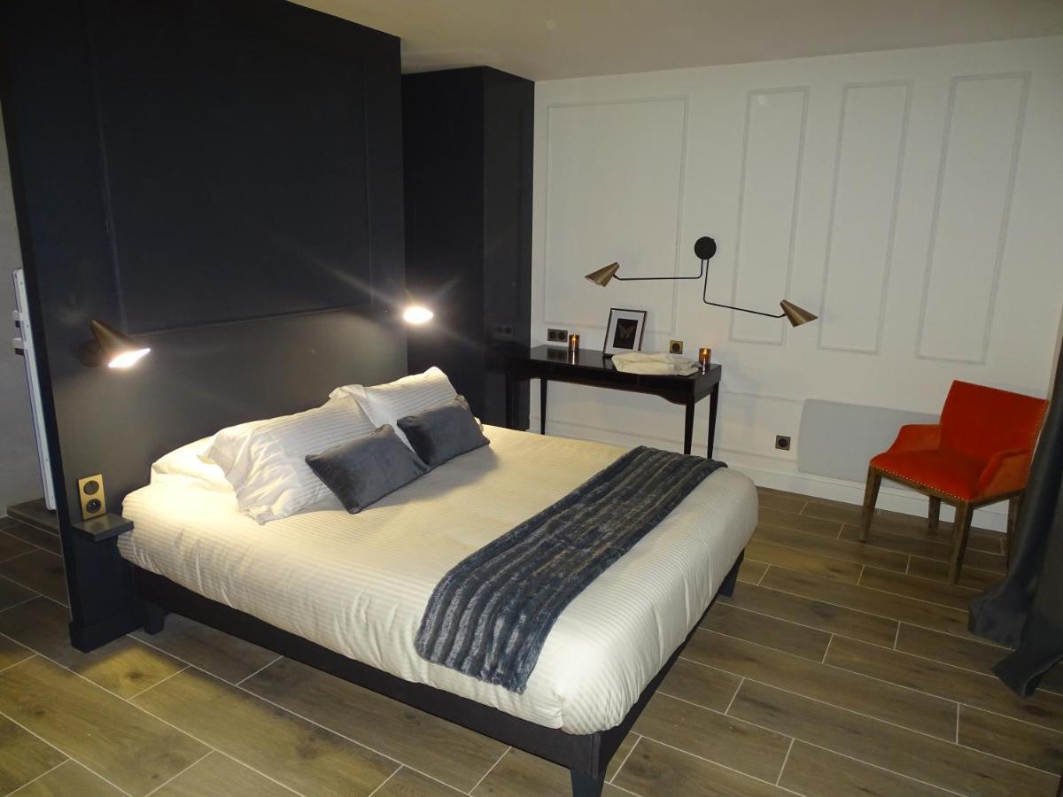 Villa Entiere Du Chateau Lacroix De Civrac 3 Ch, 3 Sdb, Piscine Xxl,Sauna, 4 Etoiles,7 Pers 외부 사진