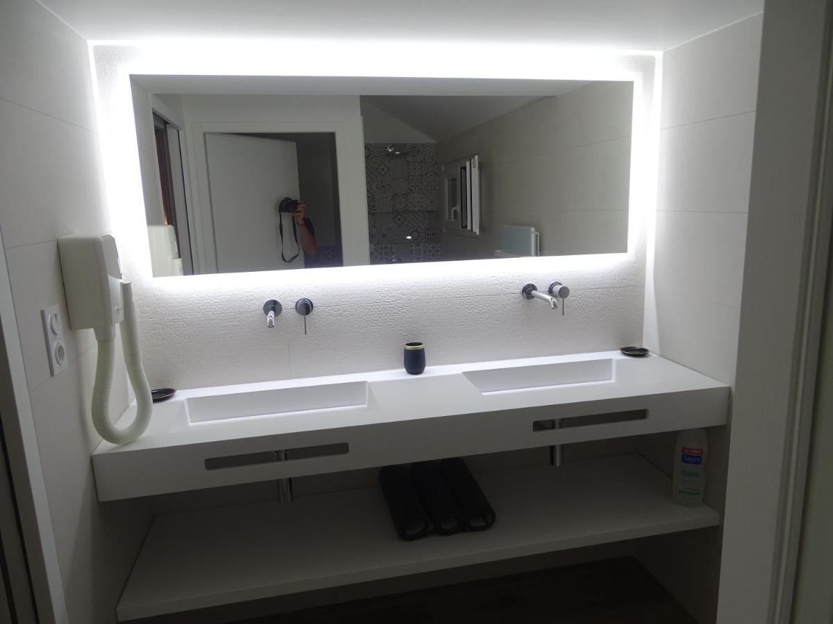Villa Entiere Du Chateau Lacroix De Civrac 3 Ch, 3 Sdb, Piscine Xxl,Sauna, 4 Etoiles,7 Pers 외부 사진
