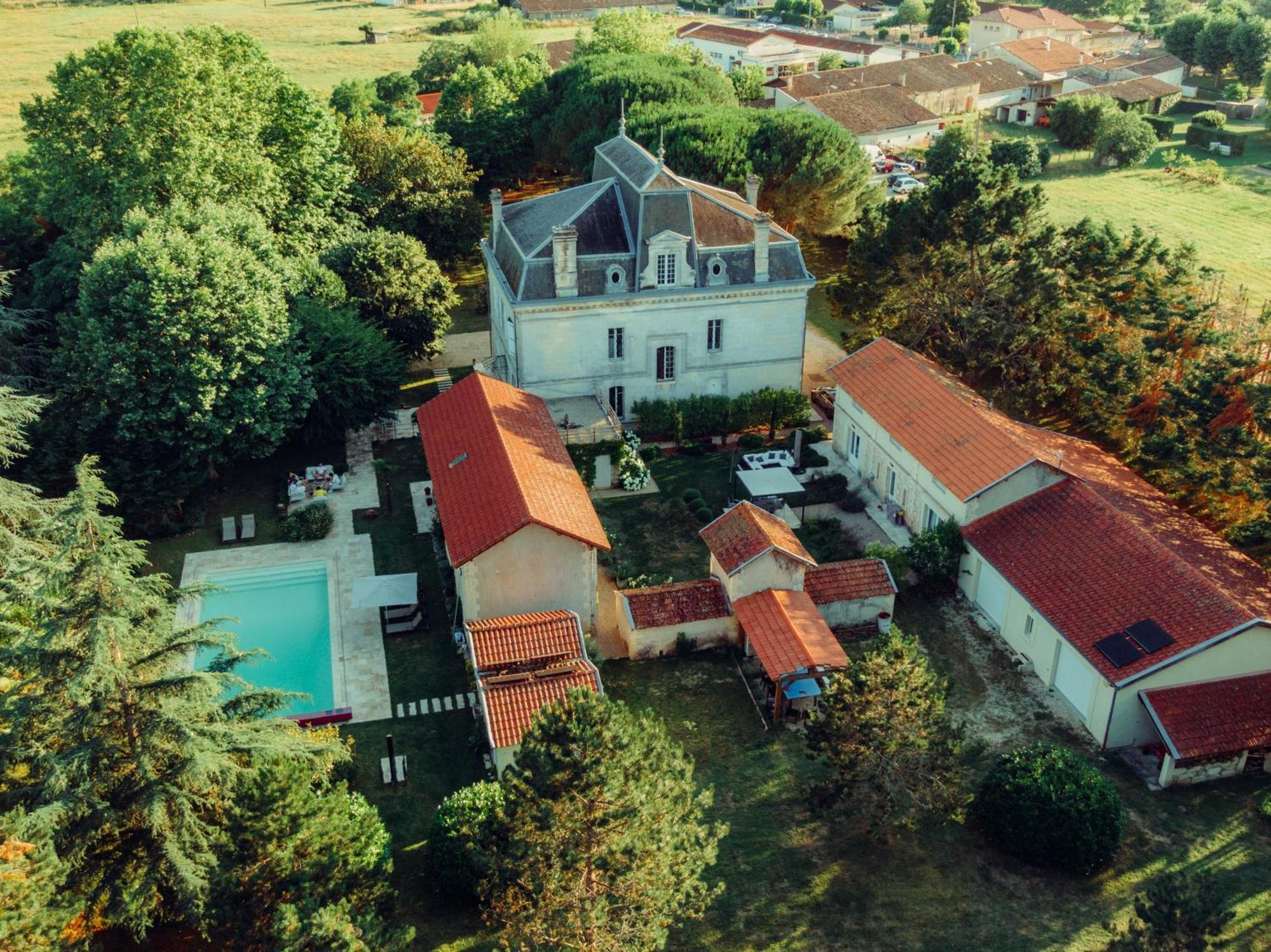 Villa Entiere Du Chateau Lacroix De Civrac 3 Ch, 3 Sdb, Piscine Xxl,Sauna, 4 Etoiles,7 Pers 외부 사진