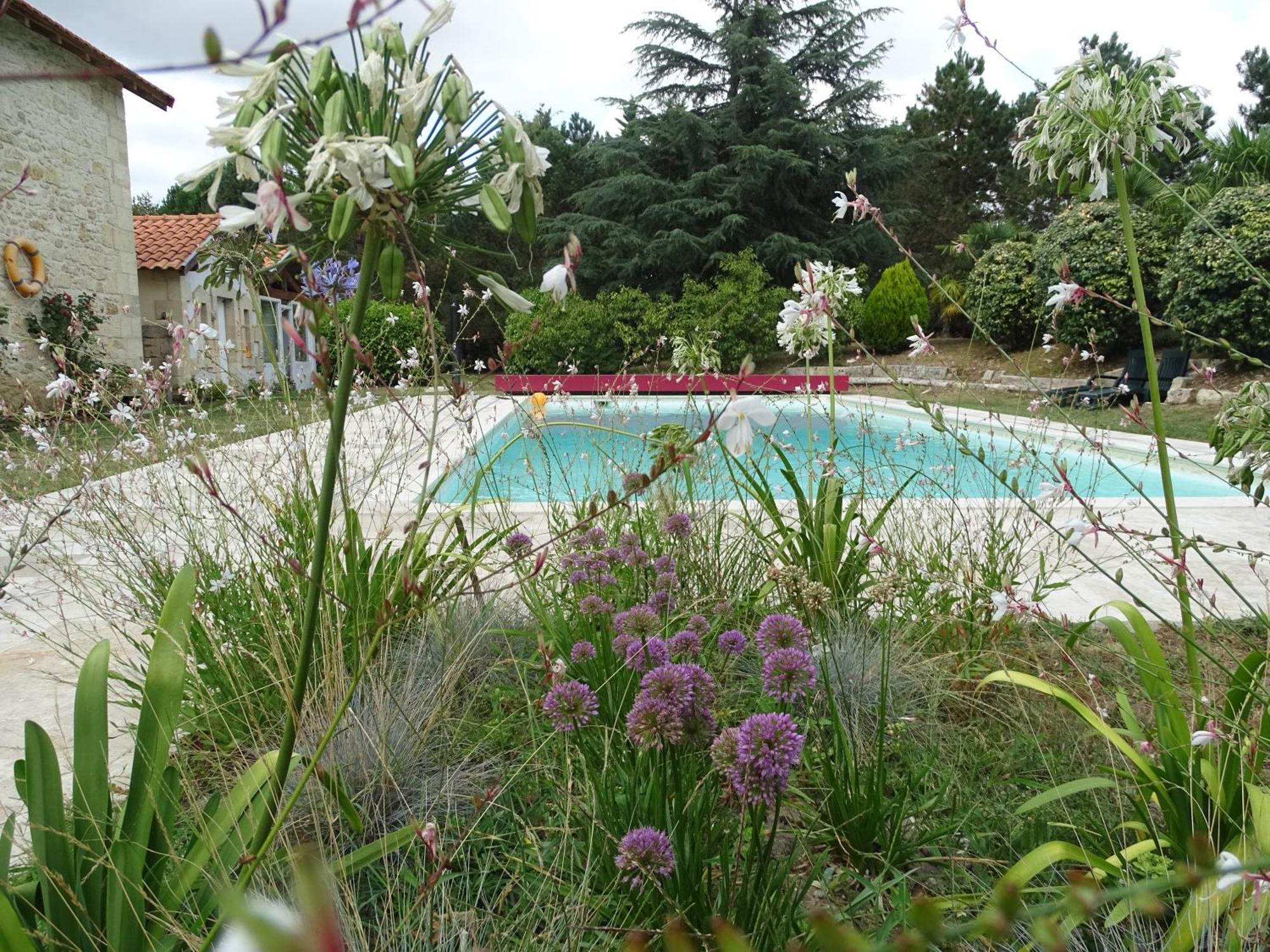Villa Entiere Du Chateau Lacroix De Civrac 3 Ch, 3 Sdb, Piscine Xxl,Sauna, 4 Etoiles,7 Pers 외부 사진
