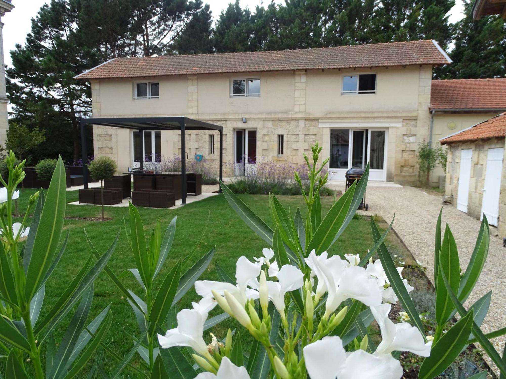 Villa Entiere Du Chateau Lacroix De Civrac 3 Ch, 3 Sdb, Piscine Xxl,Sauna, 4 Etoiles,7 Pers 외부 사진